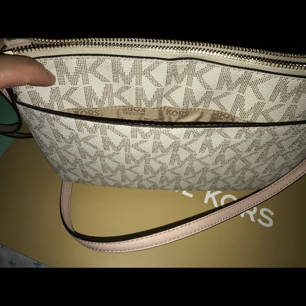 Michael Kors Jet Set Crossbody Bag Vanilla/Ballet. - Picture 4 of 6